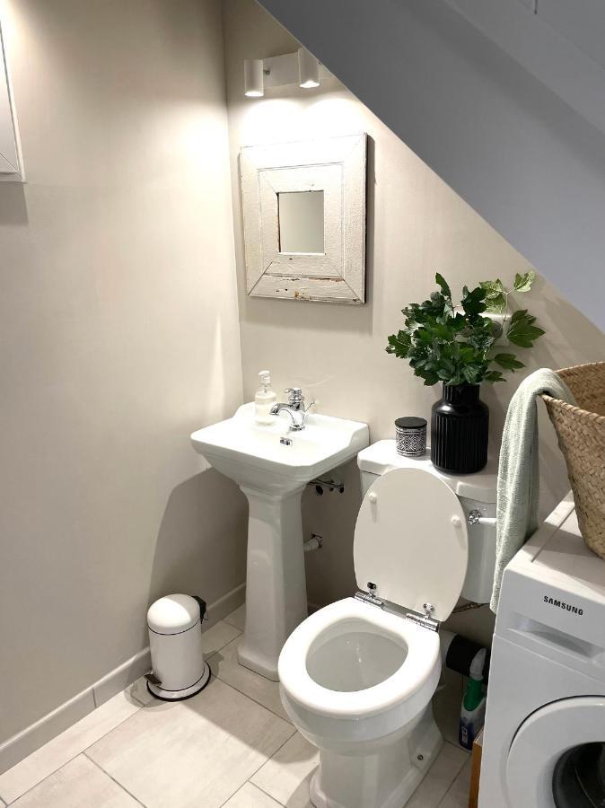 Cosy Camon Bolt-Hole Apartment Luaran gambar