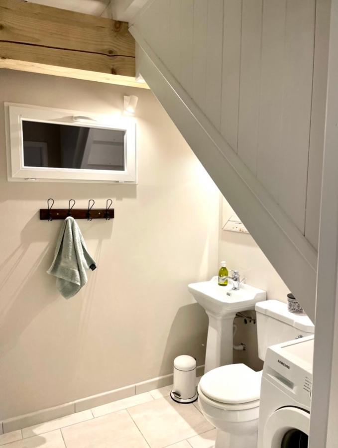Cosy Camon Bolt-Hole Apartment Luaran gambar