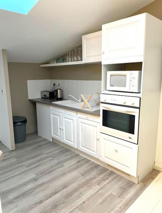 Cosy Camon Bolt-Hole Apartment Luaran gambar