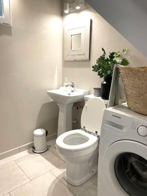 Cosy Camon Bolt-Hole Apartment Luaran gambar